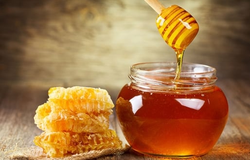 Pürüzsüz Bir Cilt İçin Doğal Bal Maskesi Tarifleri
