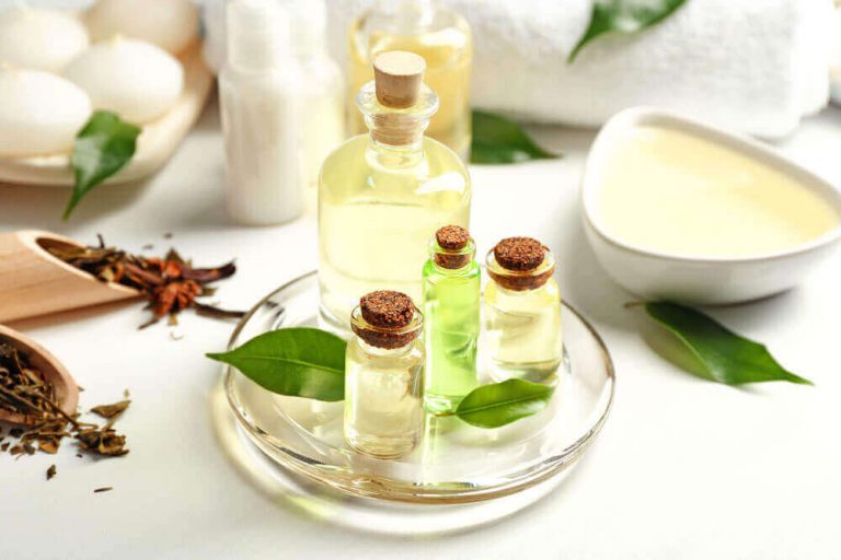 Sivilceler İçin Çok Etkili Çay Ağacı Yağı Maskesi Tarifi