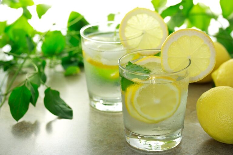 Sabahları Limon Suyu İçmenin Faydaları