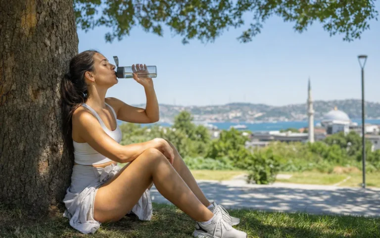 Isı çarpması belirtileri ve yaz ilk yardım rehberi manşet görseli