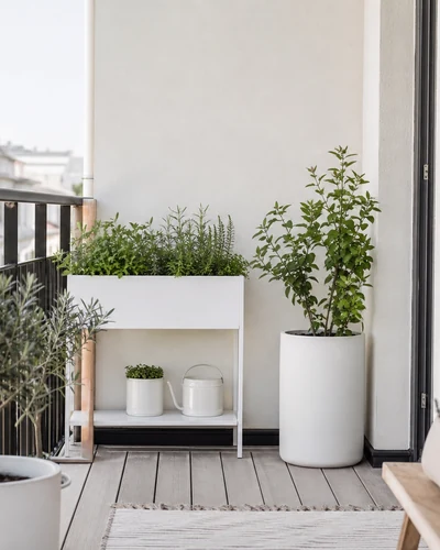 Küçük balkon dekorasyon fikri 3 — şehir balkonu dekorasyonu