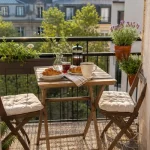 Küçük balkon dekorasyon fikri 5 — şehir balkonu dekorasyonu