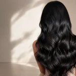 Siyah uzun hacimli dalgalı saç modeli